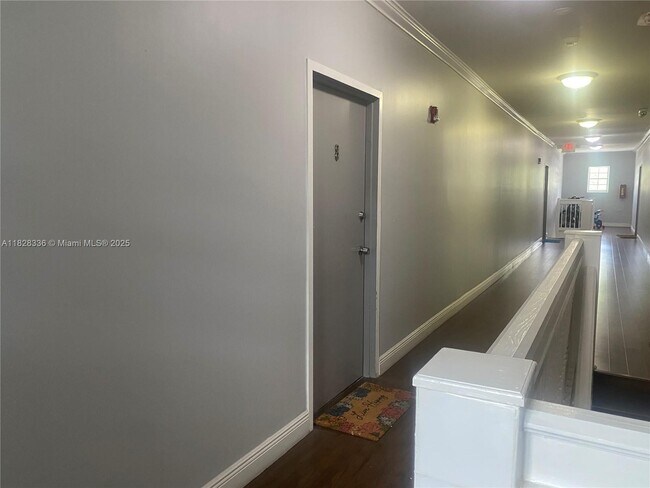 Foto del edificio - 577 NE 62nd St