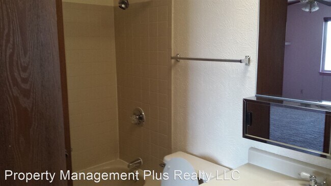 Building Photo - 3 br, 2 bath House - 2032 Tulip St