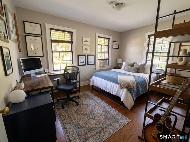 Foto del edificio - 82 Prospect Hill Rd