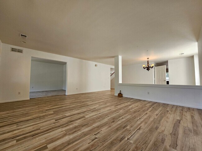 Foto del edificio - Massive and Expansive 5 Bedroom Green Vall...