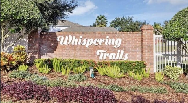 Foto del edificio - 2110 Whispering Trails Blvd