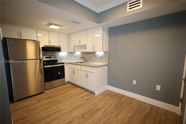 Foto del edificio - 636 NE 63rd St