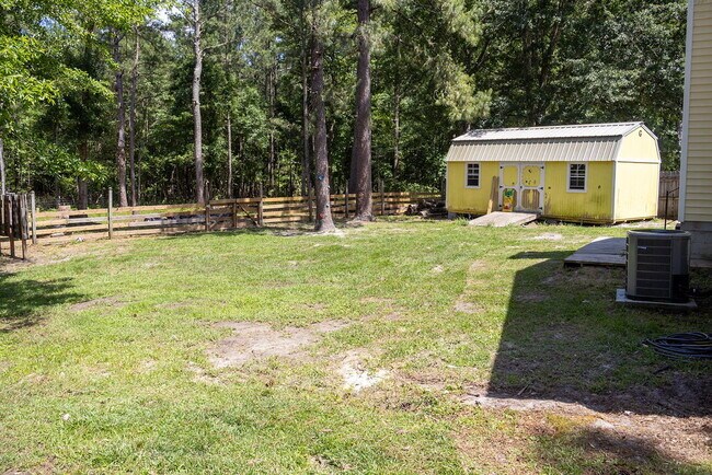 Foto del edificio - 3 bedrooms, Fenced in backyard, 12x24 shed, NO breed restrictions!