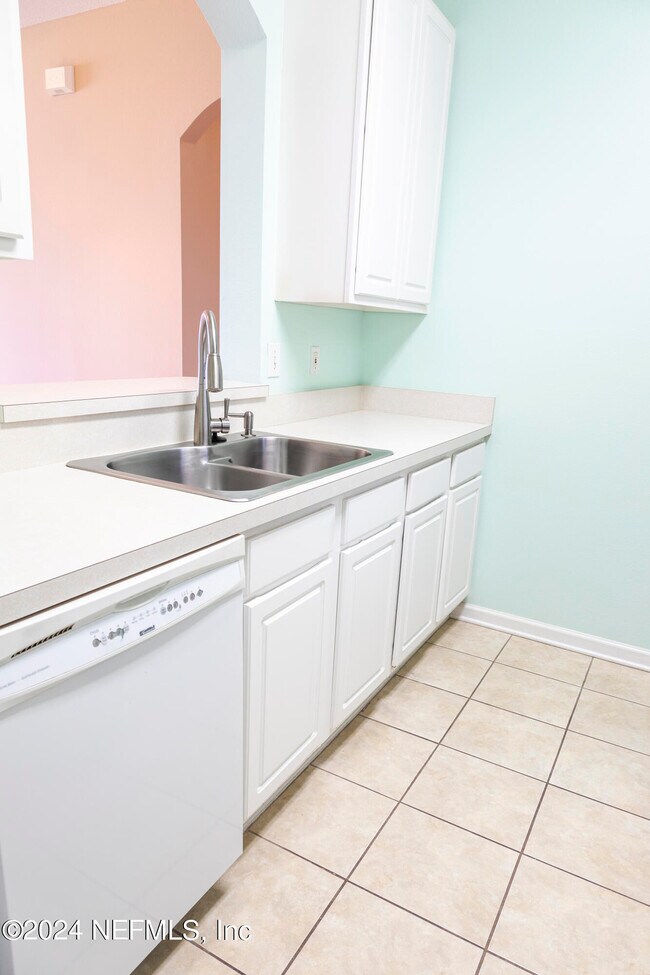 Building Photo - 7990 Baymeadows Cir E