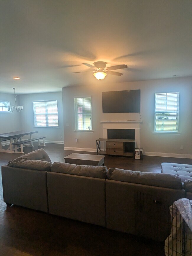 Foto del edificio - 3209 Grapevine Ct W