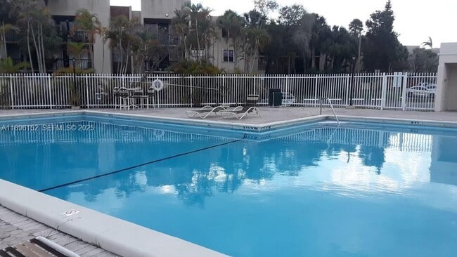 Building Photo - 10855 SW 112th Ave