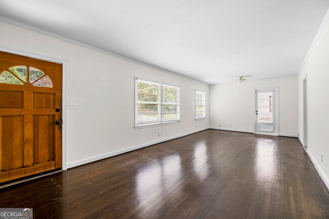 Foto del edificio - 990 Lindridge Dr NE