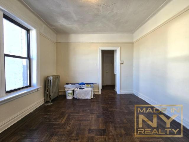 Building Photo - 1 bedroom in SUNNYSIDE NY 11104