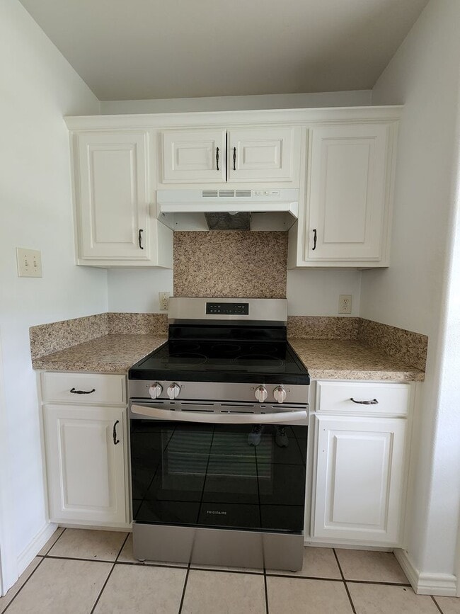 Foto del edificio - 3 bedroom 2 bath brick home