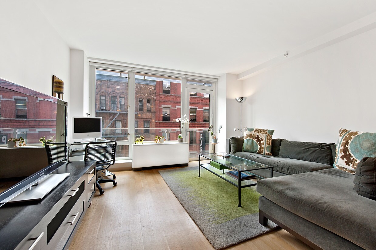 Primary Photo - 311 E 11th St