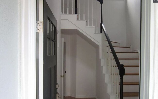 Foto del edificio - 3 Level home 3 BD/ 2.5 BTH