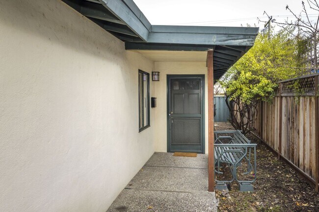 Foto del edificio - Quaint 2 Bed, 1 Bath Home Close to Parks, ...