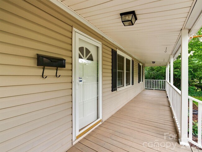 Foto del edificio - 2329 Kingsbury Dr