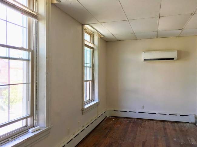 Building Photo - 22 N Main St