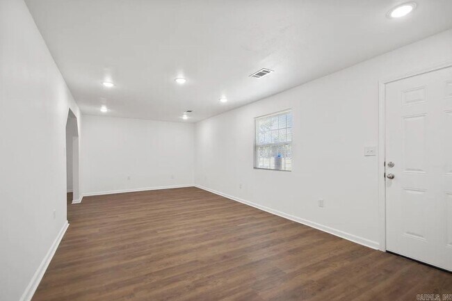 Building Photo - 3BR/1BA House for Rent in Jacksonville, AR!