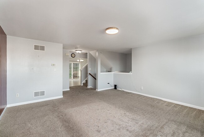 Building Photo - Welcome to this 3 bedroom, 2.5 bathroom to...