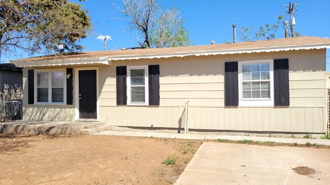 Building Photo - Totally Remodeled!! Available April 1st! 3...