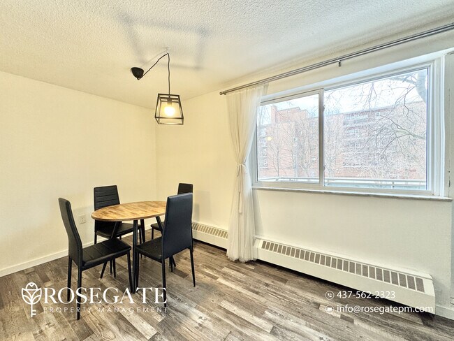 Photo du bâtiment - All-Inclusive 2-Bedroom Condo with Balcony, Parking & Storage in Oshawa