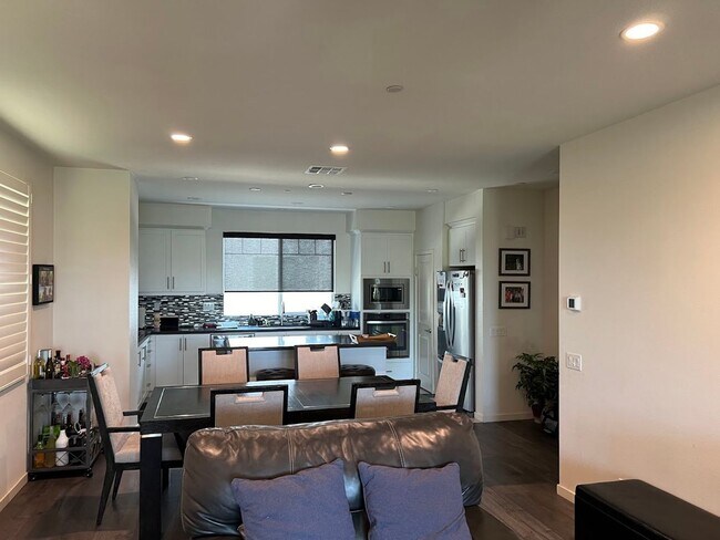 Foto del edificio - Rooms for Rent in Irvine's Great Park