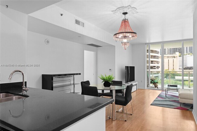 Building Photo - 950 Brickell Bay Dr