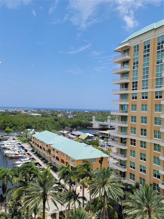 Building Photo - 700 E Boynton Beach Blvd