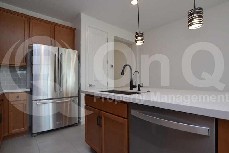 Foto principal - 1128 N Burbank Ct