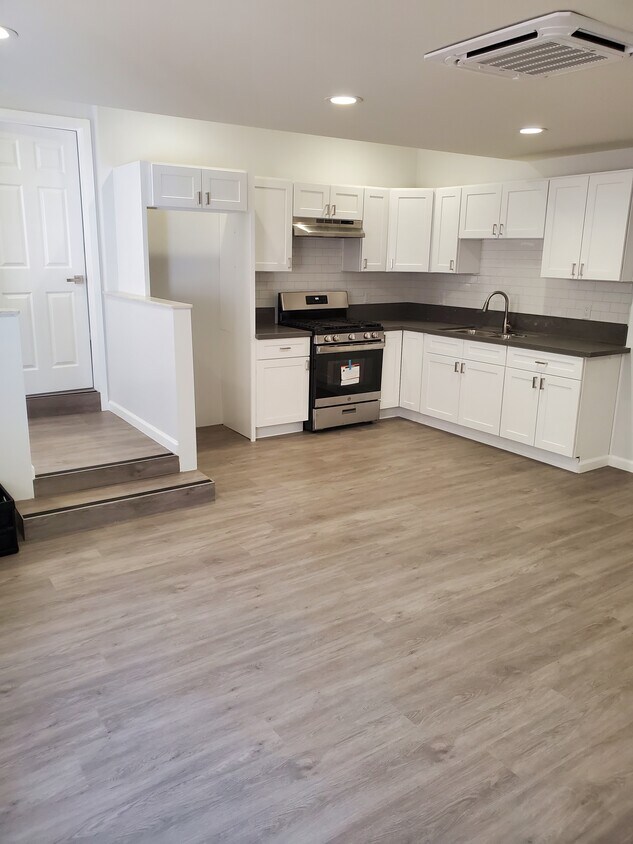 Foto principal - 8826 Wakefield Ave