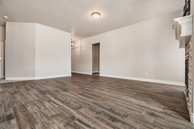 Foto del edificio - 3401 Shutter Ridge Dr