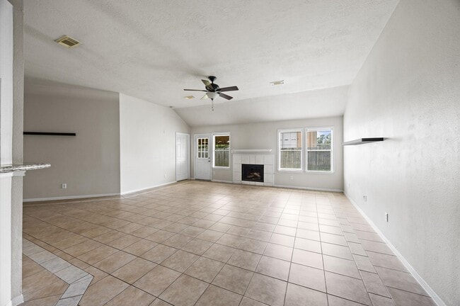 Building Photo - 19739 Mountain Dale Dr