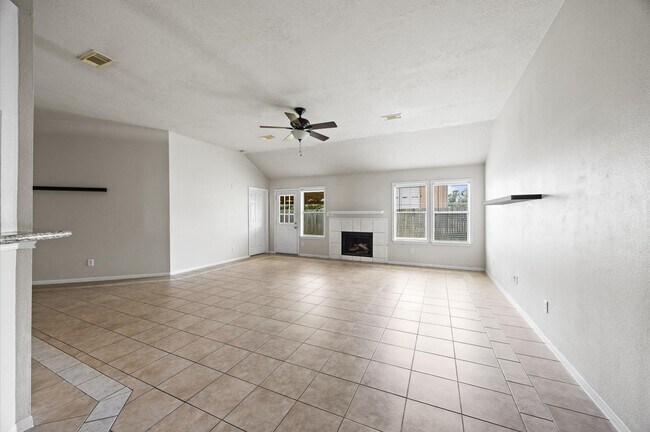 Foto del edificio - 19739 Mountain Dale Dr