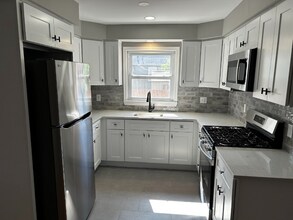 Building Photo - 209 1st Ave