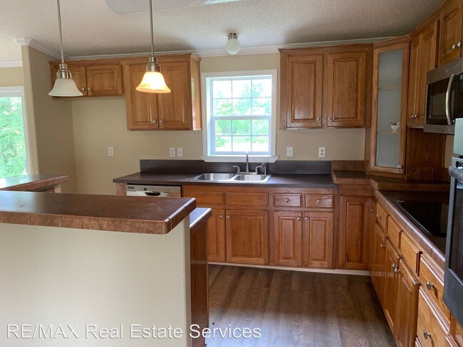Building Photo - 4 br, 3 bath House - 5445 Chuck A