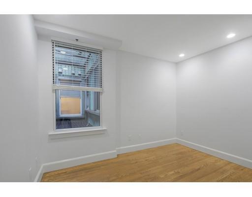 Building Photo - 136 Boylston St