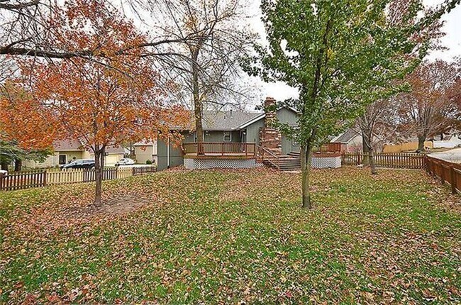 Foto del edificio - COMING SOON!! Large home in the Newmark and Staley Area