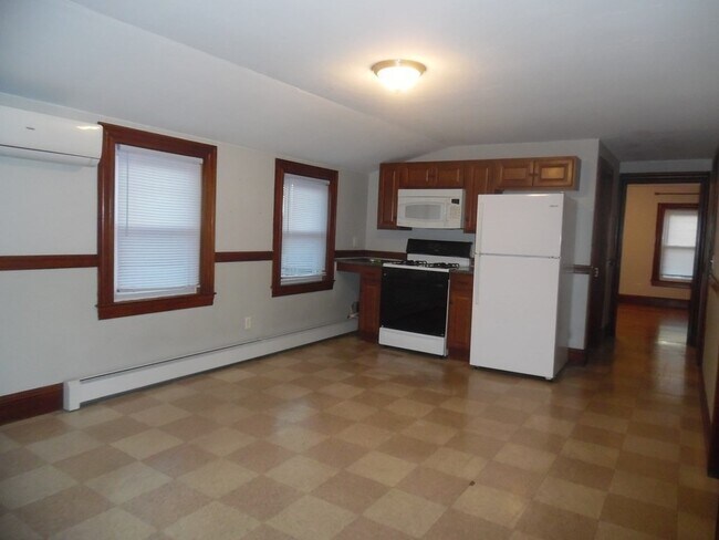 Building Photo - 46 First School St