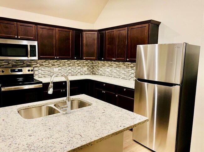 Foto del edificio - 808 Fallbrook Dr