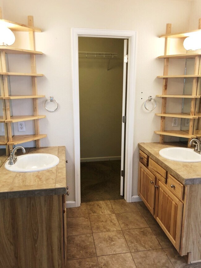 Foto del edificio - Fantastic Downtown Townhome