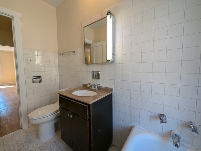 Foto del edificio - 2122 W Ainslie St