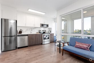Building Photo - 2551 Kingsway