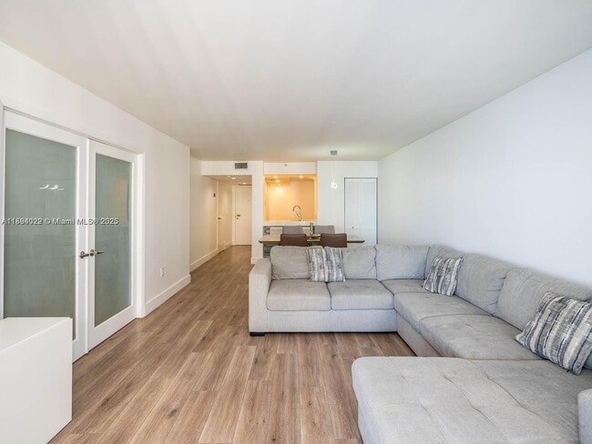 Building Photo - 555 NE 15th St