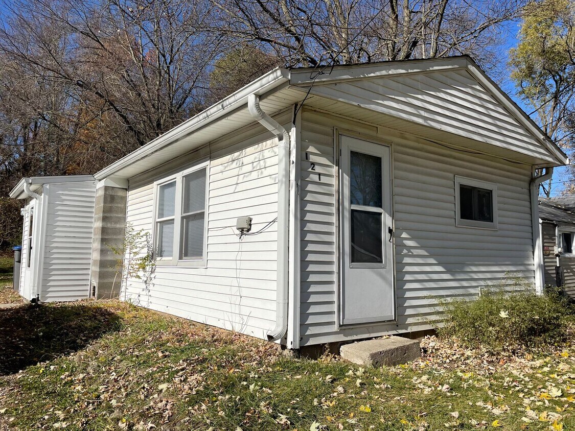 121 N 21st St, Goshen, IN 46528 House Rental in Goshen, IN