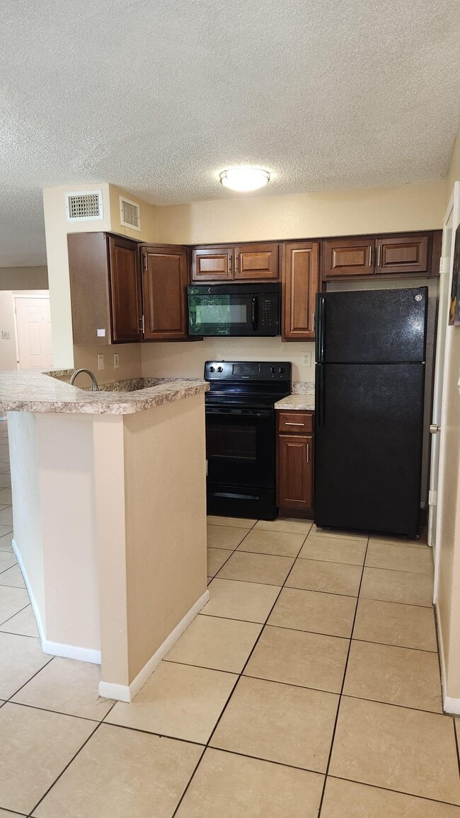 Building Photo - 8636 Mallard Reserve Dr