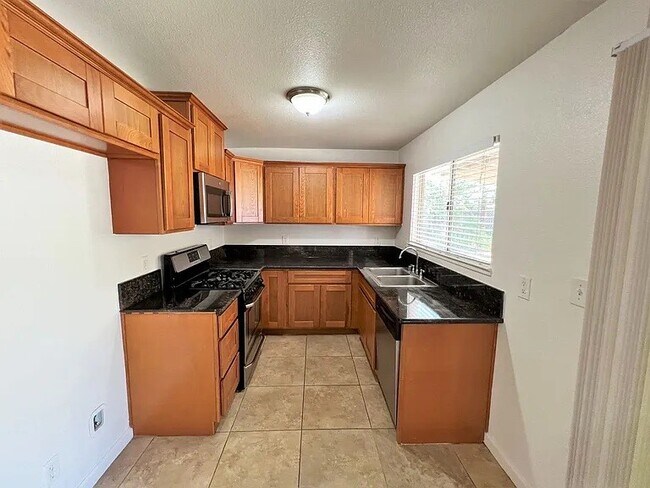 Building Photo - 6520 Woodcrest Ct