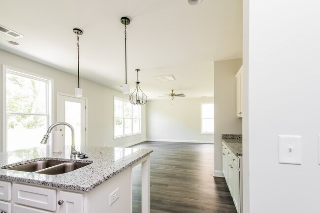 Building Photo - 420 Blue Robin Ln