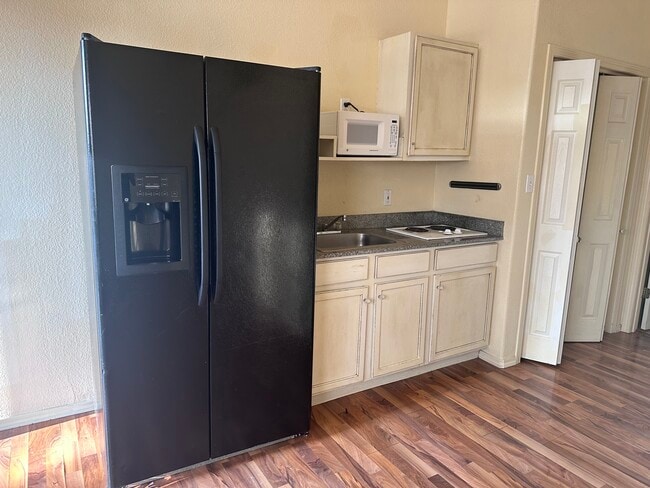 Building Photo - 4986 Raintree Cir