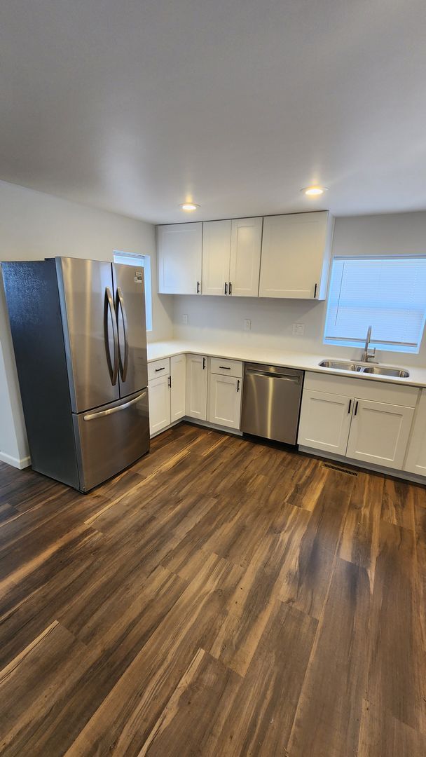 Building Photo - Freshly remodeled 2 bed / 1 bath home with...