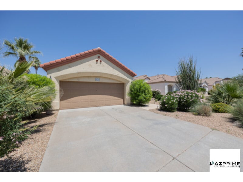 Foto principal - Experience resort-style living in this Stu...