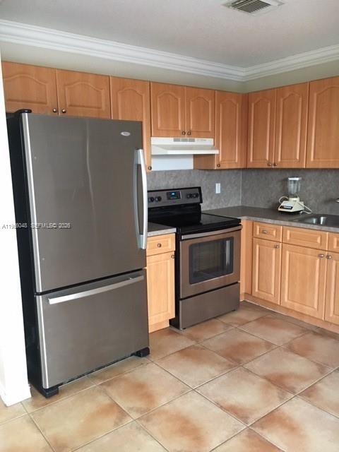 Building Photo - 7095 NW 173rd Dr