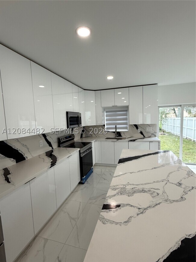 Foto del edificio - 2100 NW 102nd St