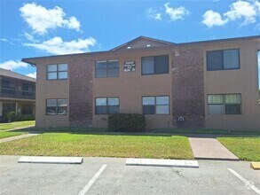Building Photo - 10037 Winding Lake Rd